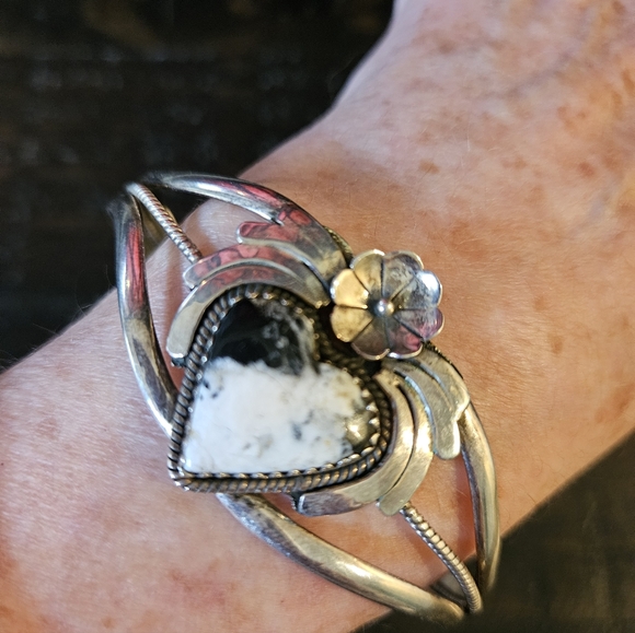 Navajo White Buffalo 7" Sterling Silver Cuff - Picture 3 of 5